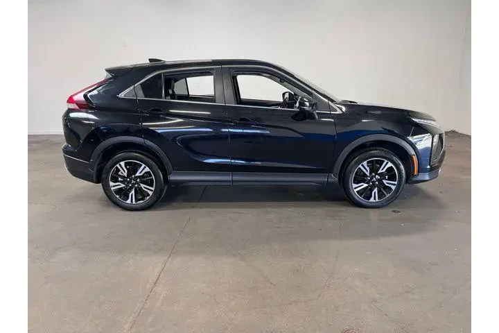 $17979 : Mitsubishi Eclipse Cross 202 image 2
