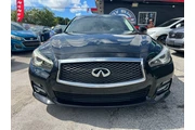 Infiniti Q50 en Miami