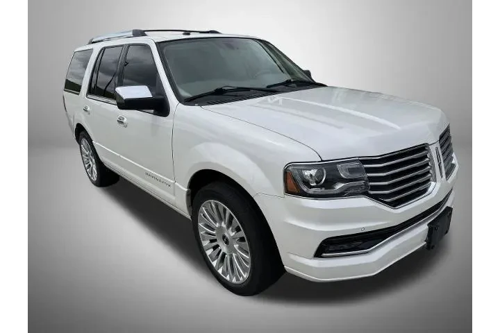 $19992 : Lincoln Navigator 2016 4x4 S image 2