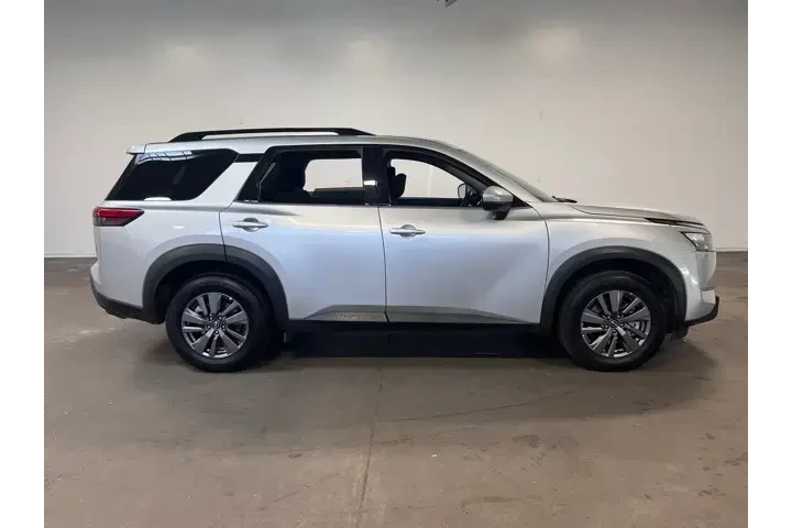 $26987 : Nissan Pathfinder 2024 SV 4d image 2