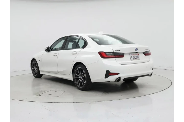 $27998 : BMW 3 Series 2022 330e 4dr S image 2