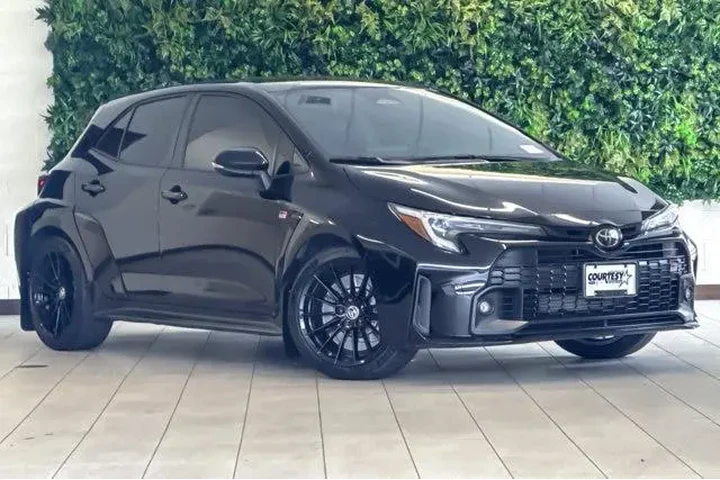 $37743 : Toyota GR Corolla 2024 AWD C image 2