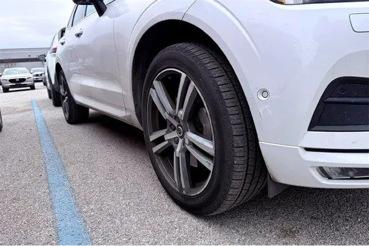 $20764 : Volvo XC60 2018 AWD T6 Momen image 4