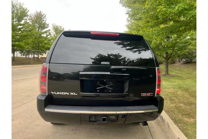 $9995 : 2007 GMC Yukon XL Denali image 6