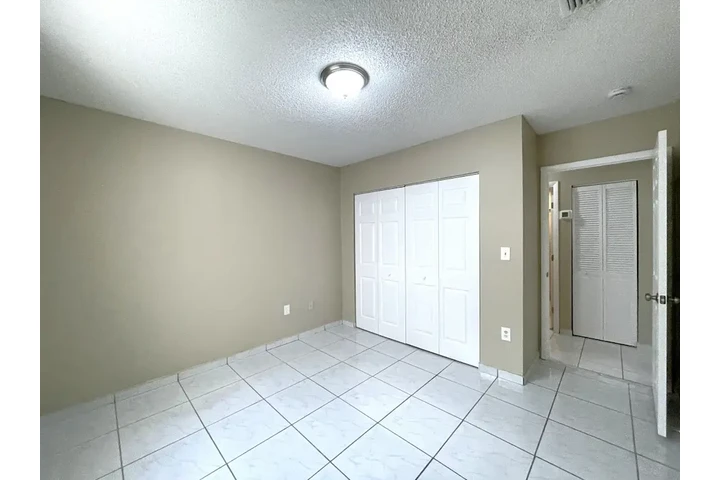 $3000 : 3 beds and 2 bath house image 3