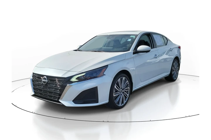 $28505 : Nissan Altima 2024 AWD 2.5 S image 2