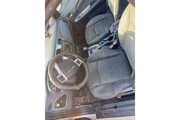 $2000 : Chrysler 200 image 5