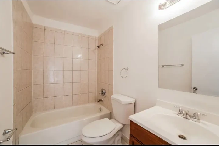 $2457 : 3 bed in Miami Florida image 7