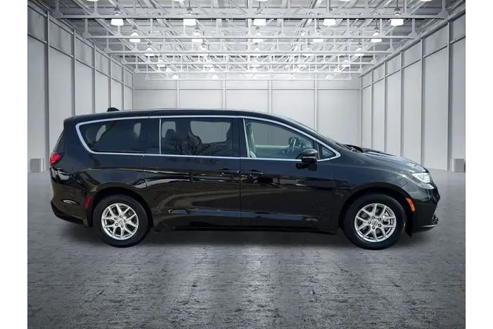 $24991 : Chrysler Pacifica 2024 Touri image 8