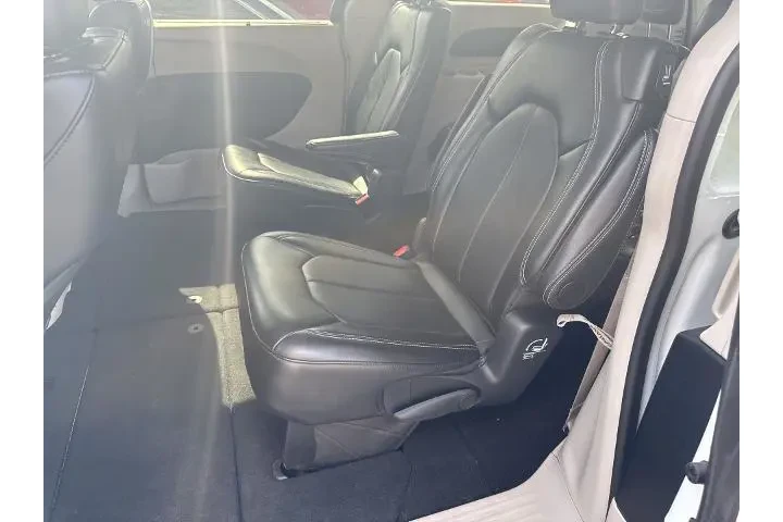 $29991 : Chrysler Pacifica 2024 Touri image 9