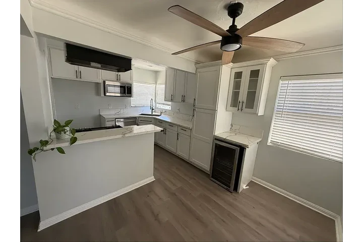 $1800 : UTILITIES INCLUDED/South Gate image 2