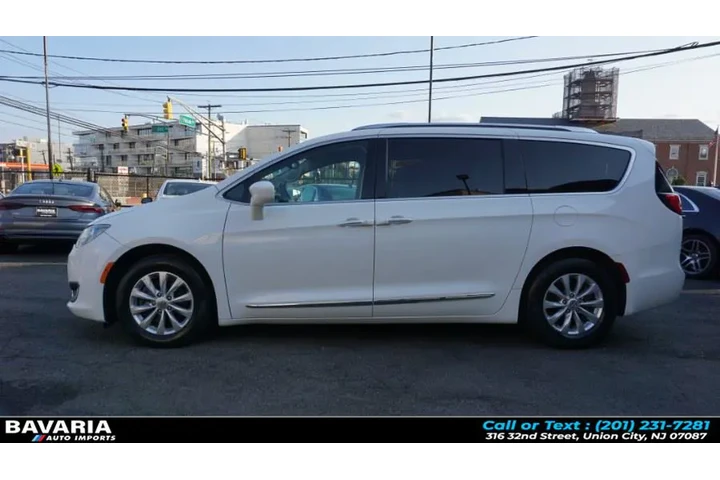 $13995 : 2018 Pacifica Touring L FWD image 4