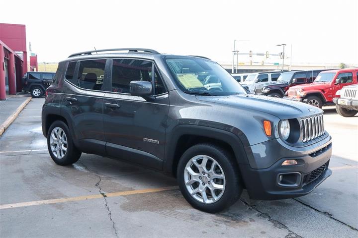 $14988 : 2016 Renegade Latitude image 4