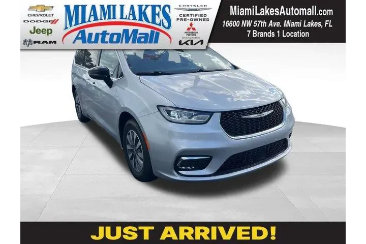 $26797 : Chrysler Pacifica Plug-In Hy image 1