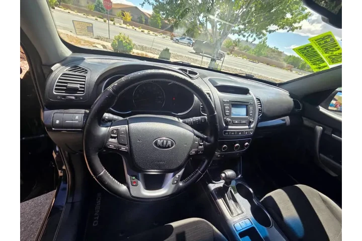 $7777 : 2014 Sorento LX image 6