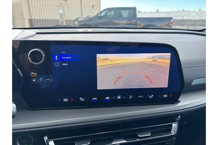 $39499 : Chevrolet Traverse 2025 4X4 image 10