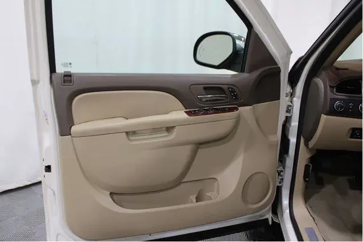 $16982 : Chevrolet Suburban 2011 4x4 image 6