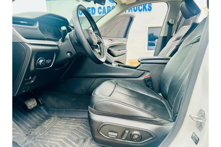 $26995 : 2022 Grand Cherokee L Limited image 9