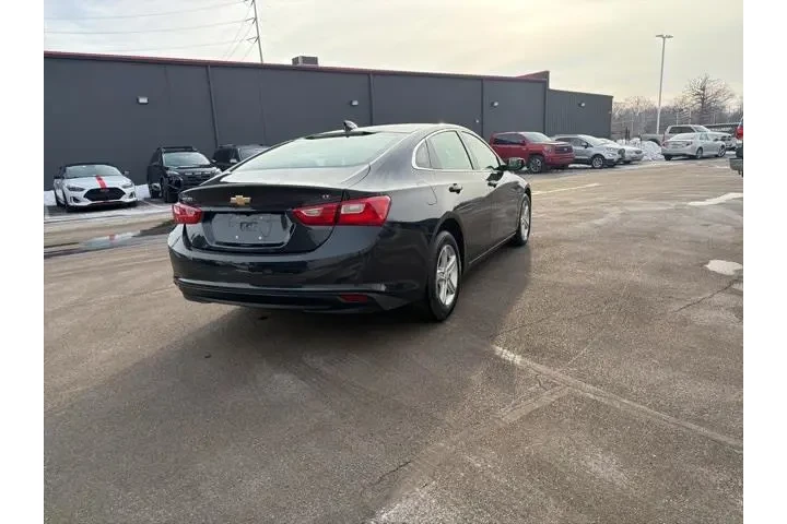 $17980 : Chevrolet Malibu 2023 LT 4dr image 9