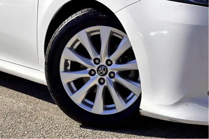 $14977 : Toyota Camry 2018 SE 4dr Sed image 2