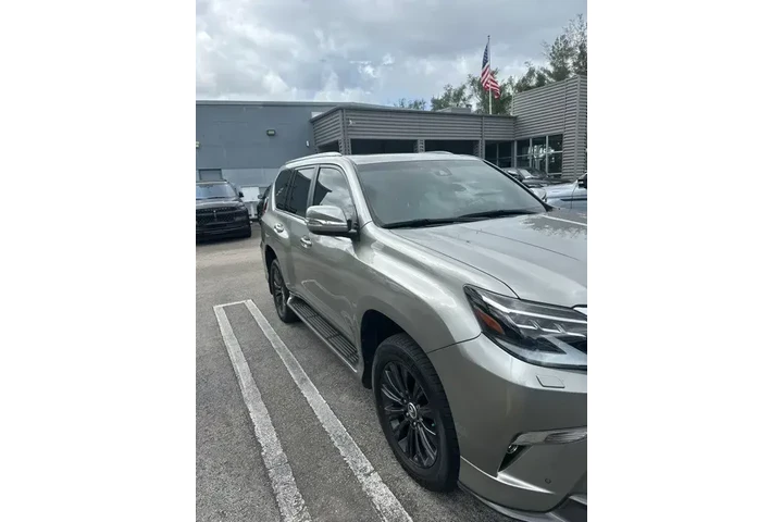 Lexus GX 460 2022 AWD Luxury image 3
