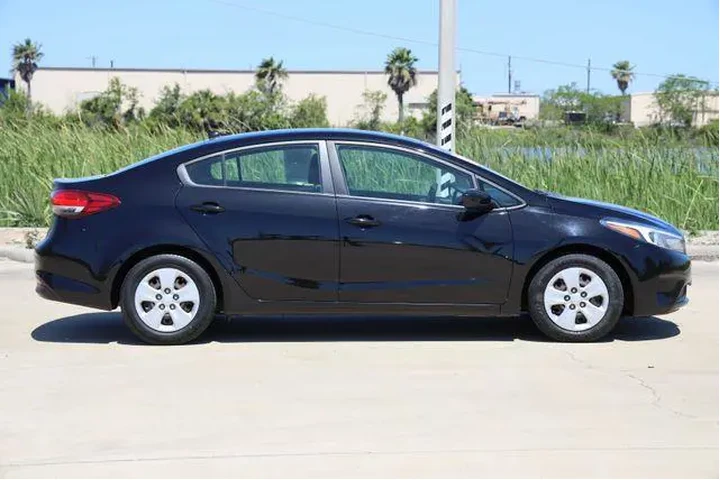 $9418 : Kia Forte 2018 LX 4dr Sedan image 4
