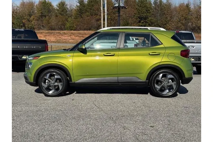 $17959 : Hyundai VENUE 2024 SEL 4dr C image 6