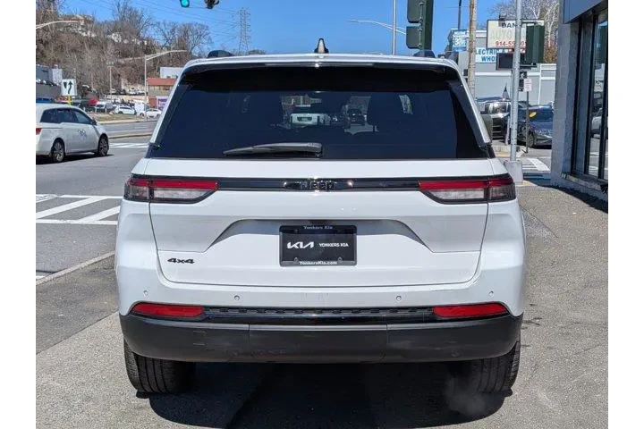 $33895 : Jeep Grand Cherokee 2023 4x4 image 7