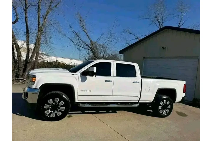 $7000 : GMC Sierra 2020 image 2
