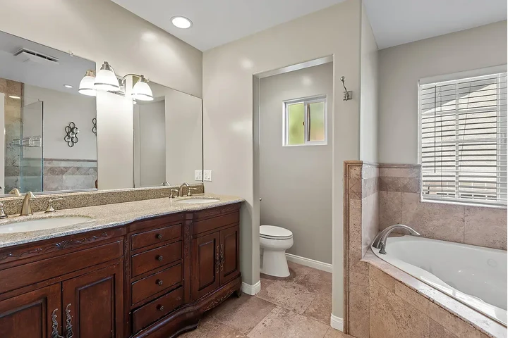 $2400 : 3Bed 2Bath Home in Yorba Linda image 9