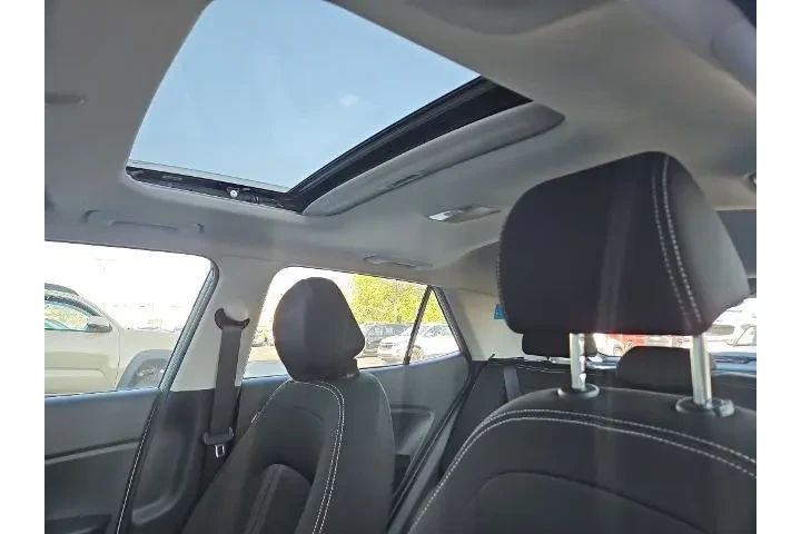 $18457 : Hyundai VENUE 2023 SEL 4dr C image 10