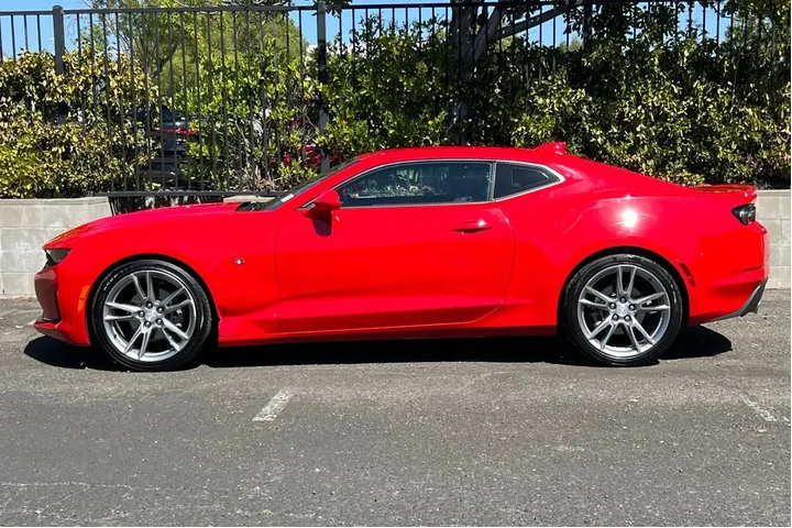 Chevrolet Camaro 2022 LT 2dr image 6