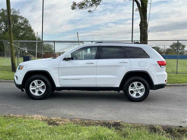 2015 Grand Cherokee Laredo image 4