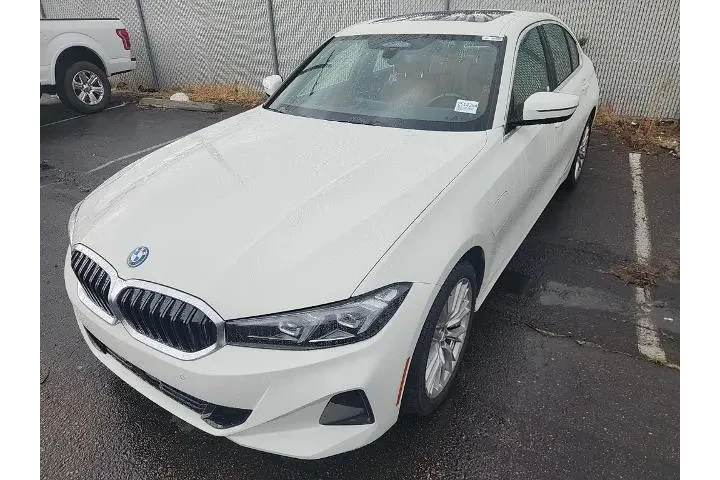 $37191 : BMW 3 Series 2024 330e 4dr S image 3