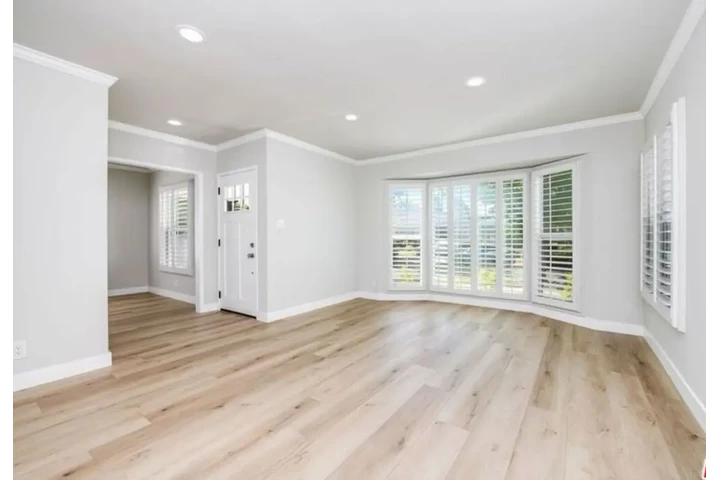 $2425 : 3Bed 2Bath in James M Wood, LA image 2