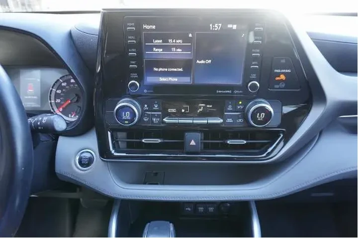 $25988 : Toyota Highlander 2020 LE 4d image 8