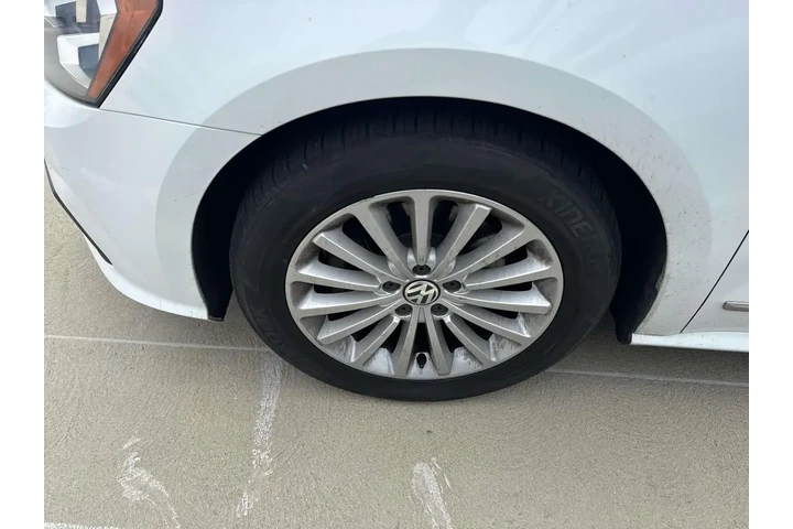 $11980 : Volkswagen Passat 2016 1.8T image 2