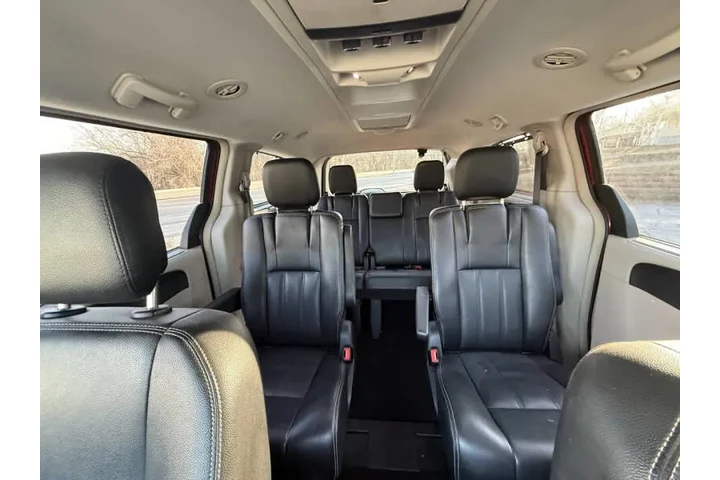 $6999 : 2014 Town and Country Touring image 9