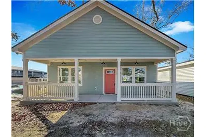 $2200 : Rental property with 3 bedro image 1