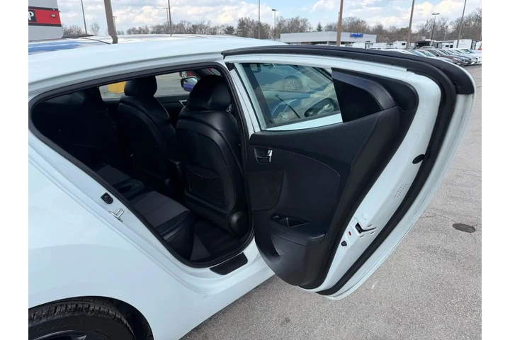 $6980 : 2016 Veloster 3dr Cpe Auto image 9