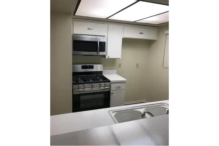 $1100 : Vivienda cómoda en Burbank CA image 8