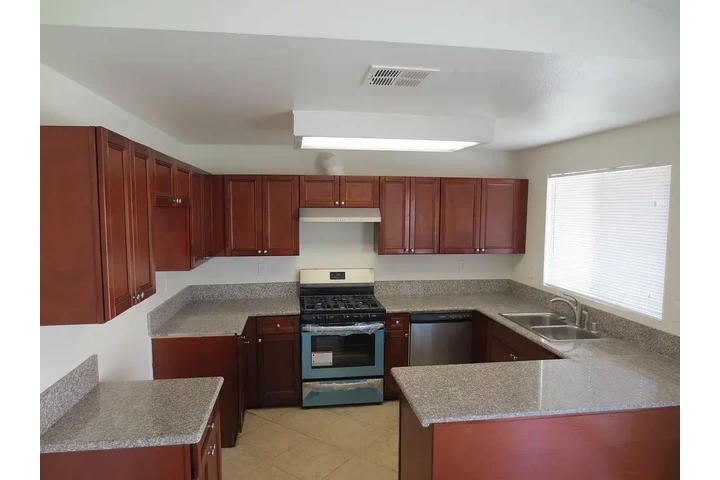 $1200 : Rialto- 3 Recamaras image 5