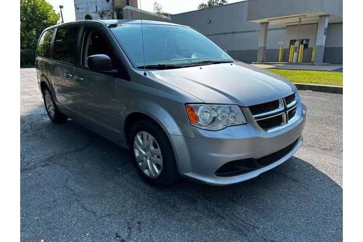 2017 Grand Caravan SE image 1