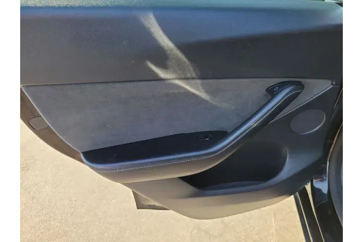 $32991 : Tesla Model Y 2022 AWD Long image 7