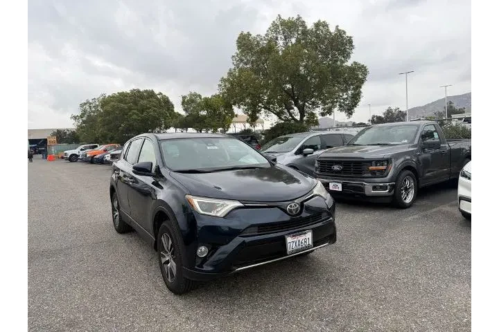 $21500 : Toyota RAV4 2017 XLE 4dr SUV image 3