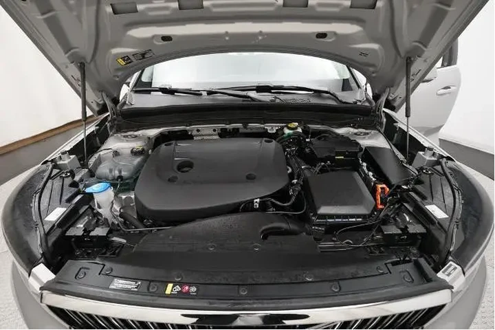 $32498 : Volvo XC40 2025 AWD B5 Core image 3