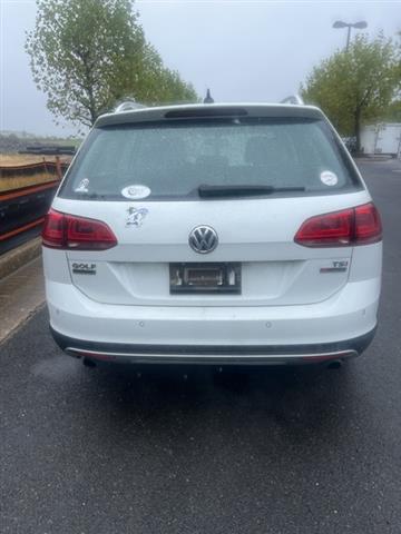 $9495 : PRE-OWNED 2017 VOLKSWAGEN GOL image 2