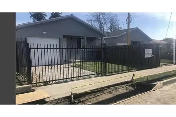 $1800 : Casa De renta🏠Los Angeles, CA image 2