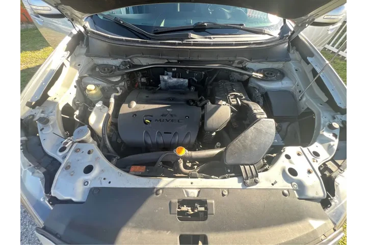 $3900 : Mitsubishi Outlander 2010 image 8