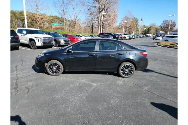 $13813 : Toyota Corolla 2016 S 4dr Se image 4